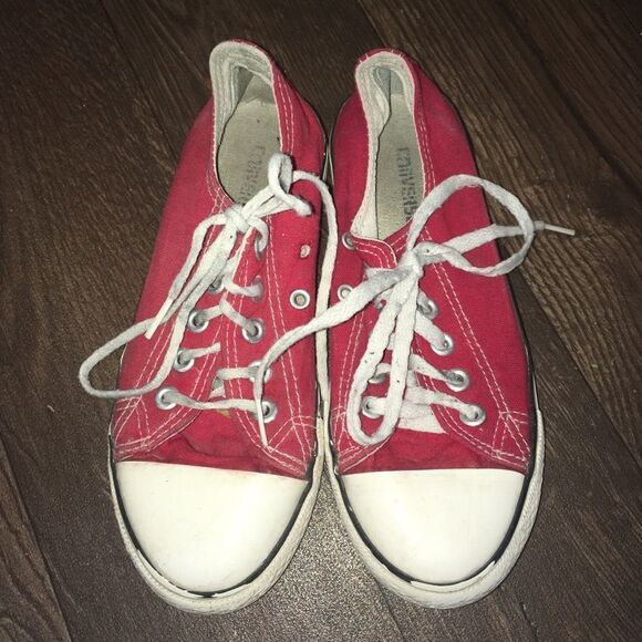 Converse red low top sneakers 2Y/3.5W - Picture 1 of 6